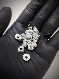 Гайка М4 с фланцем шестигранная, DIN6923 - 20 штук, стальная (оцинкованная) зубчатая, размер под ключ - 7мм