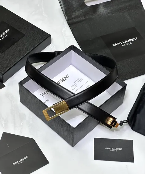 Ремень Saint Laurent с пряжкой CHARNIERE из гладкой кожи, чёрный
