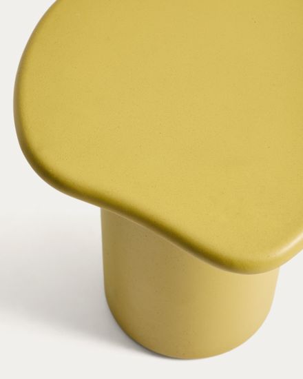 Уличный приставной столик Macarella из горчичного бетона, 48 x 47 см