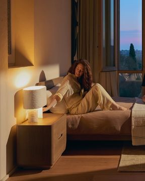 Белая настольная лампа Bedala из папье-маше