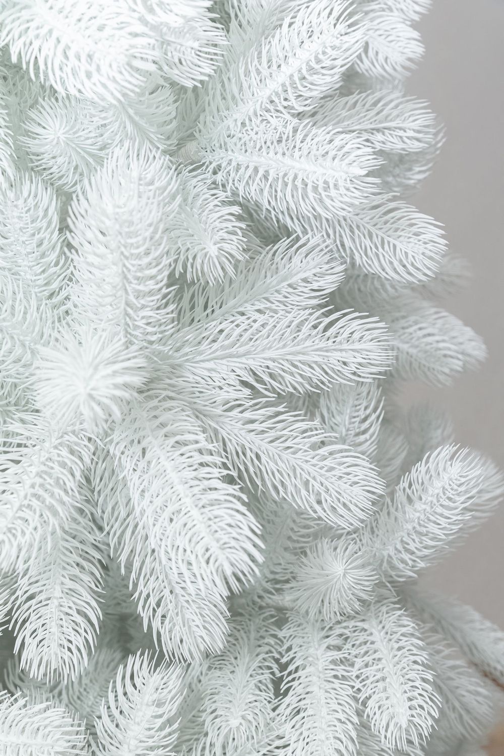 Искусственная ель «Русская Императрица Белая» (Литая хвоя) от 1,2 м до 3 м