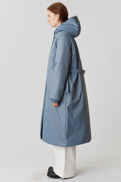 Зимнее пальто миди цвета полыни