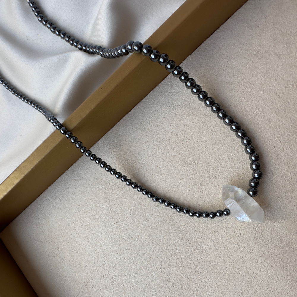 Колье "Стальной луч" с гематитом и кристаллом