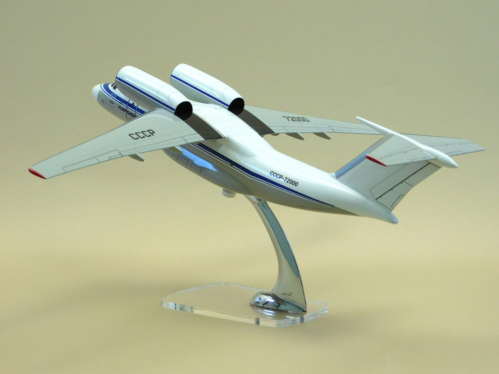 Модель самолета Ан-72 (М1:72, Аэрофлот СССР-72000)