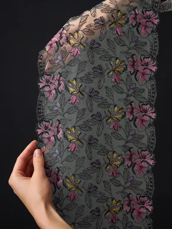 05-169 ОПТ Вышивка на неэл. сетке 21 см, айвори/розовый/желтый/черный