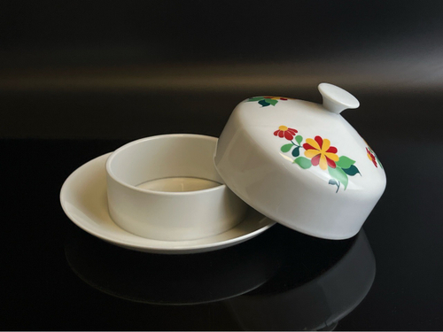 Масленка с крышкой фарфоровая, яркие цветочные узоры, Colditz GDR, Кольдиц ГДР винтаж 1960-1980 гг