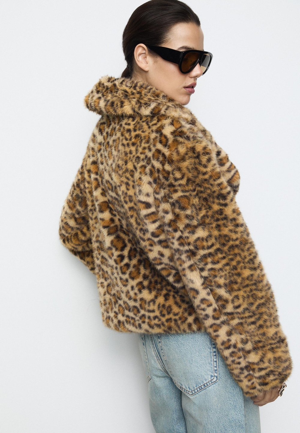 STRADIVARIUS Шуба из искусственного меха с анималистическим принтом, бежевый