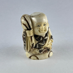 Статуэтка нэцкэ Мальчик с мешочком риса