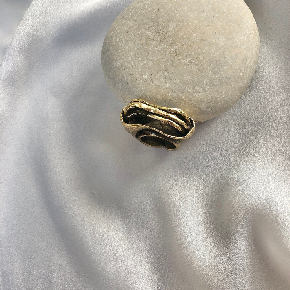 Кольцо бронза поперечный овал с тремя палочками