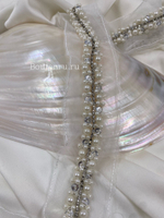 Тесьма на белой сетке с жемчугом и стразами