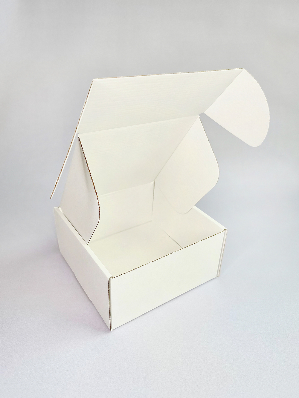 Коробка 16 х 16 х 8 см, белая