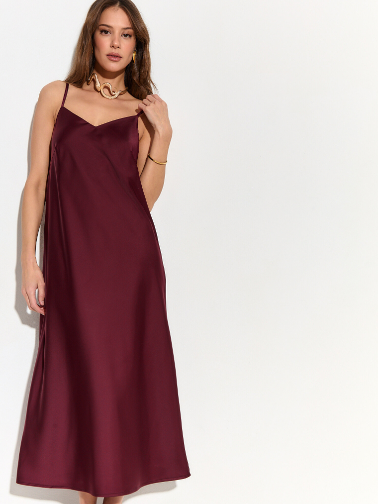 Платье-комбинация полуприталенного силуэта