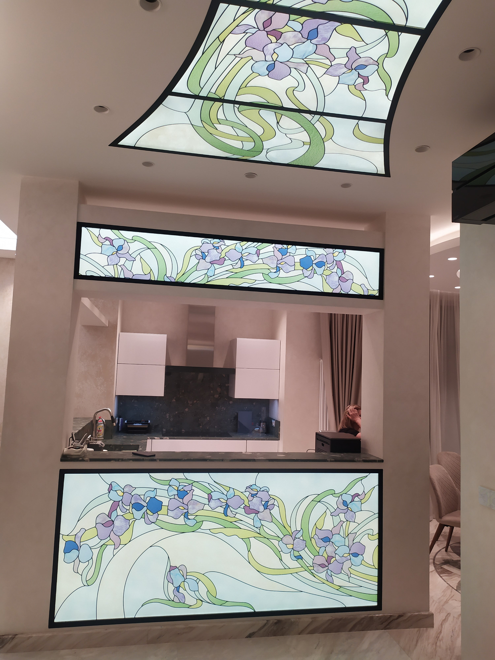 Витражи , UV фотопечать , объёмная UV фотопечать , ультратонкие ( 7 мм ) световые панели.