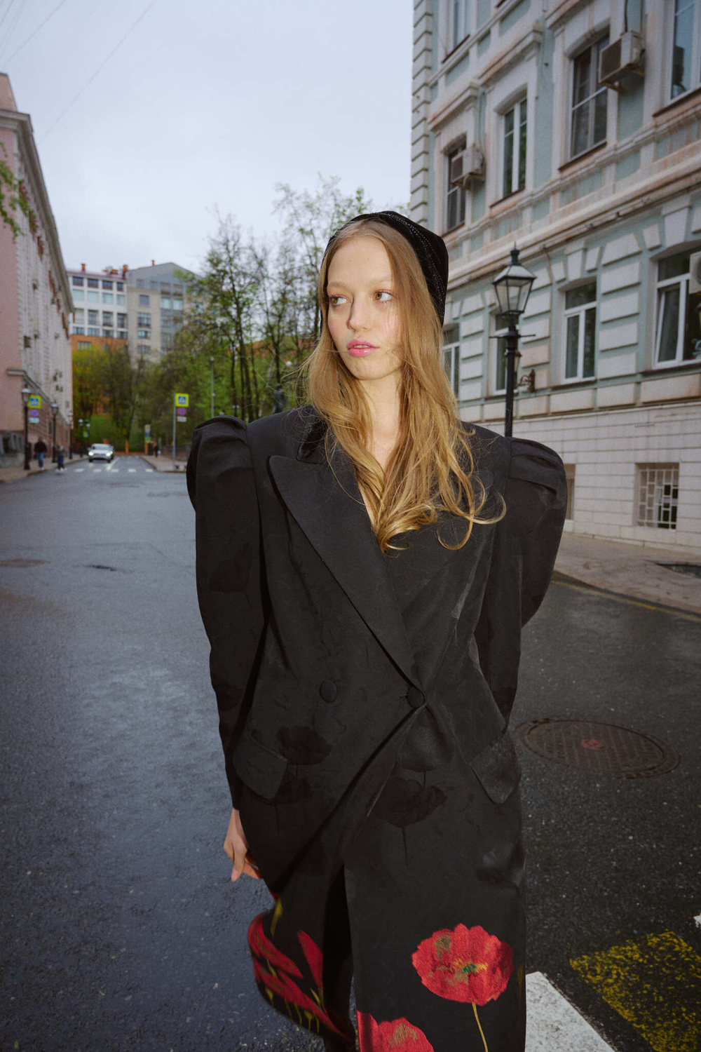 Бархатный чепчик с декором в тон