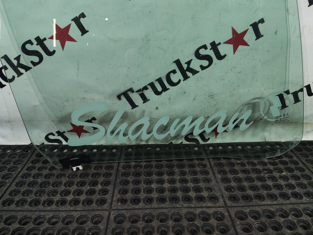 Стекло двери правой 2023г