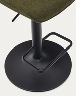 Барный стул Zenda из синели темно-зеленого цвета и черной матовой стали, высота 81–102 см.