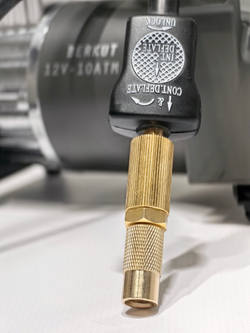 Автомобильный компрессор BERKUT R15