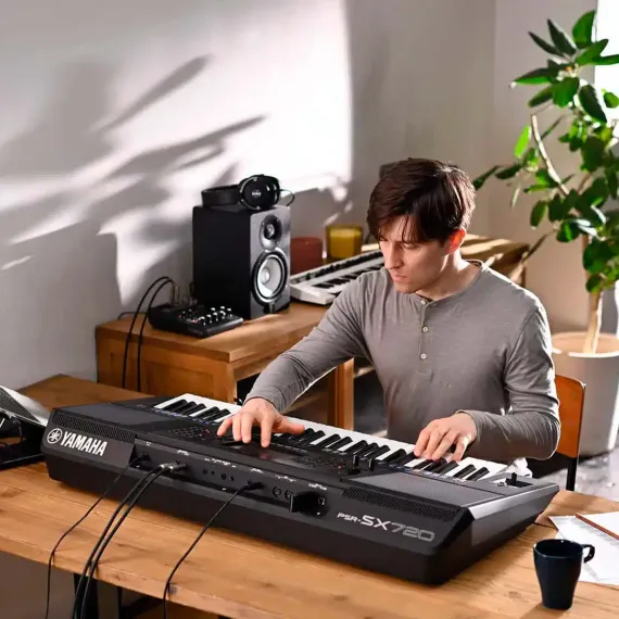 Yamaha PSR-SX720 Black