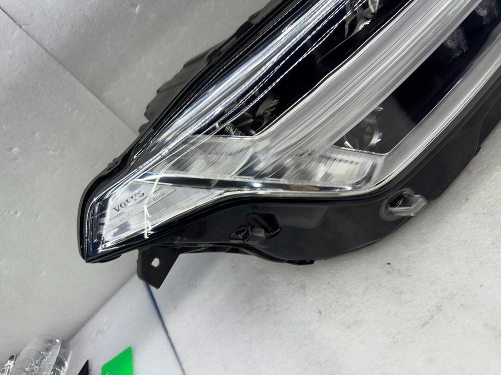Фара LED оригинальная Volvo XC90