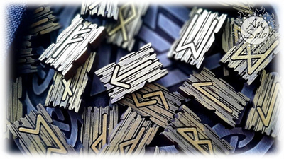 Руны скандинавские "Древо" из кедра, черные