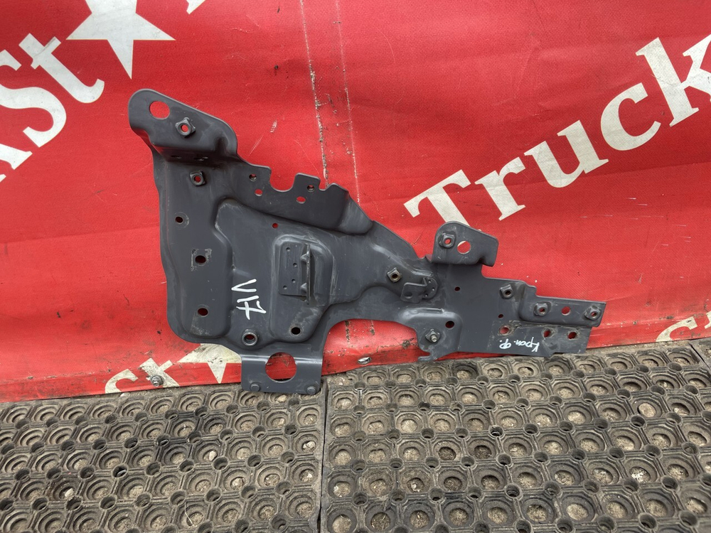 Кронштейн фары правой 2019 г.