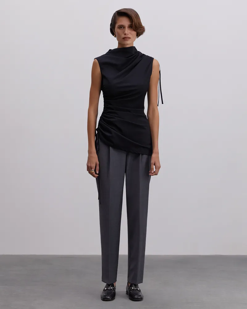 Брюки из шерсти зауженные к низу