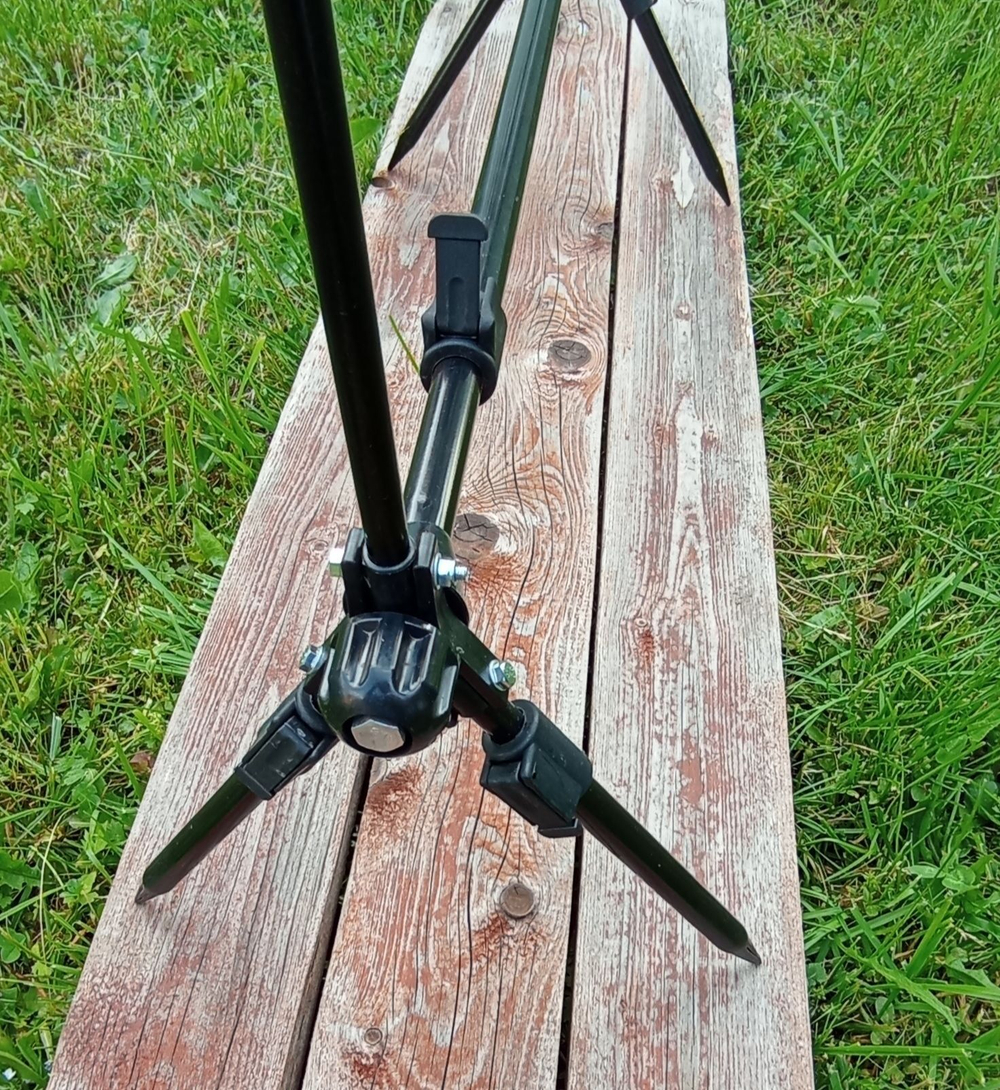 Под для рыбалки Jin Tai ,род-под для удилищ, держатель для удочек, подставка для 3 удилищ. "Ушки" на резьбе.