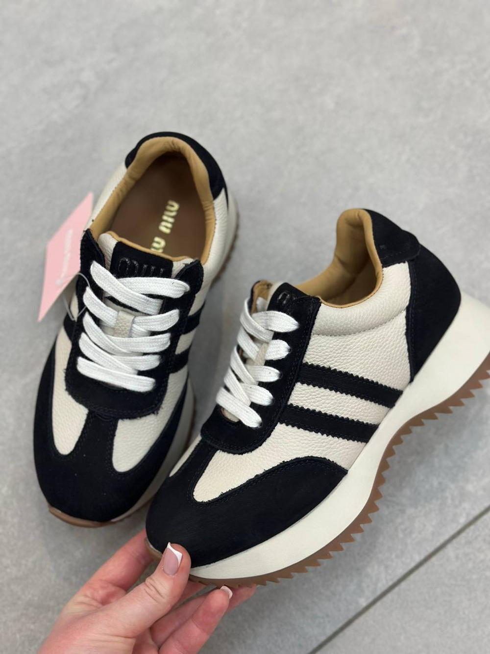 Кроссовки из натуральной замши