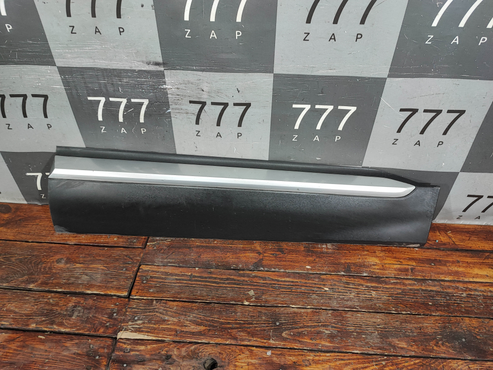 Накладка двери передней правой Hyundai Santa Fe 4 (TM) 18-нв Б/У Оригинал 87722S1000