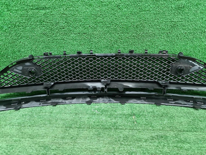 Решетка переднего бампера Mercedes E W213 (16-21)