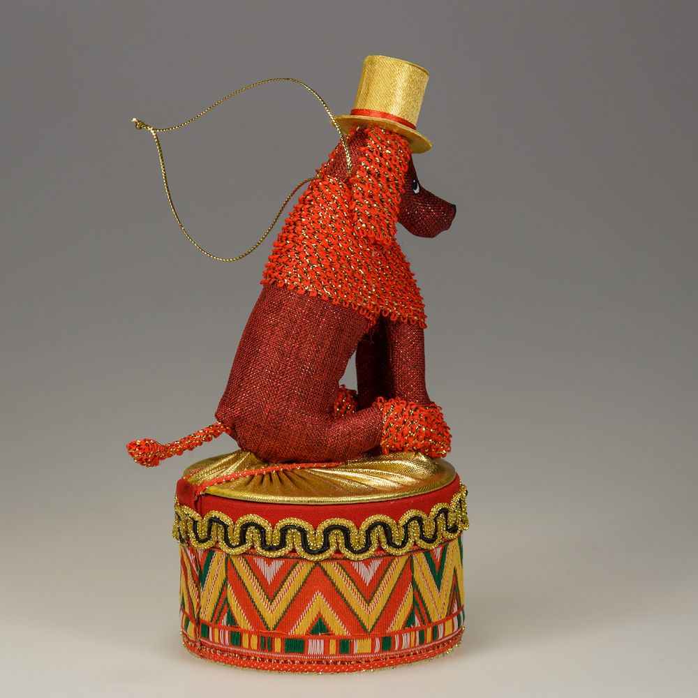 Сувенирная кукла Пудель на шкатулке