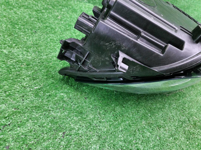 Фара левая Volvo XC60 2 (2021-н.в.) LED