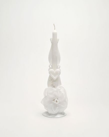 Свеча резная на металлическом подсвечнике