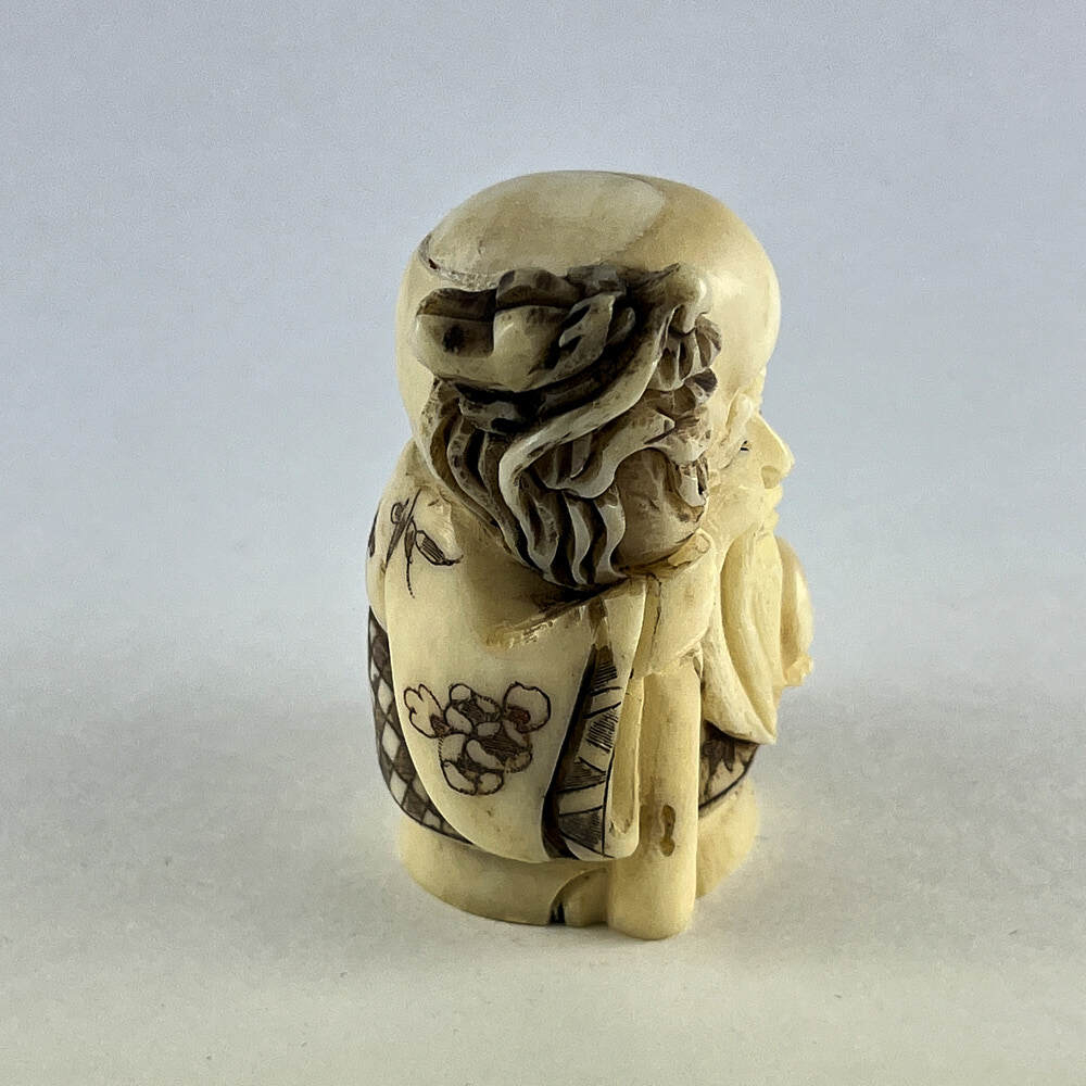 Статуэтка нэцкэ Бог Шоусин