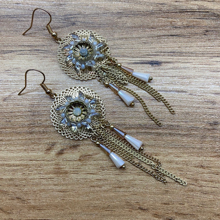 Серьги Ажурный круг солнышко из камней подвески цепочки бусинки цвет бежевый металл золотистый