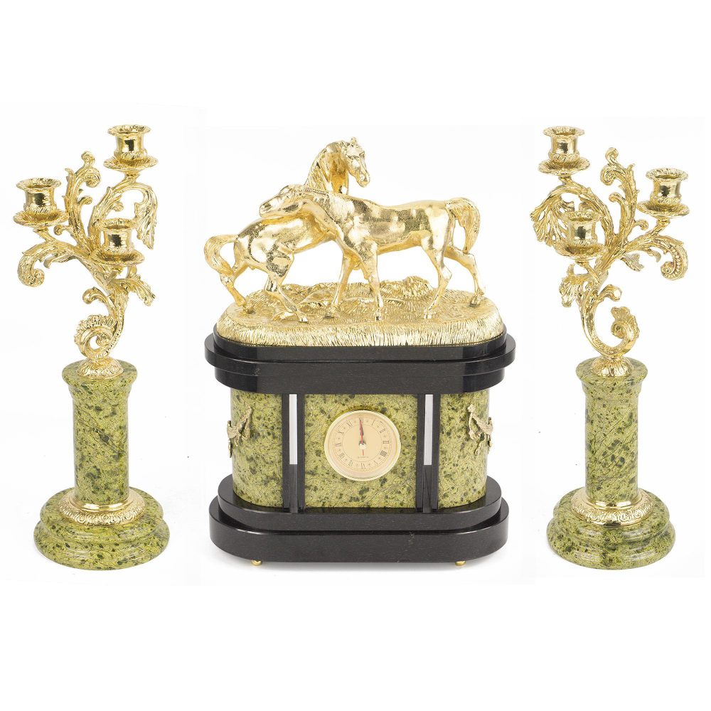 Часы "Кони на воле" с канделябрами камень змеевик R113570