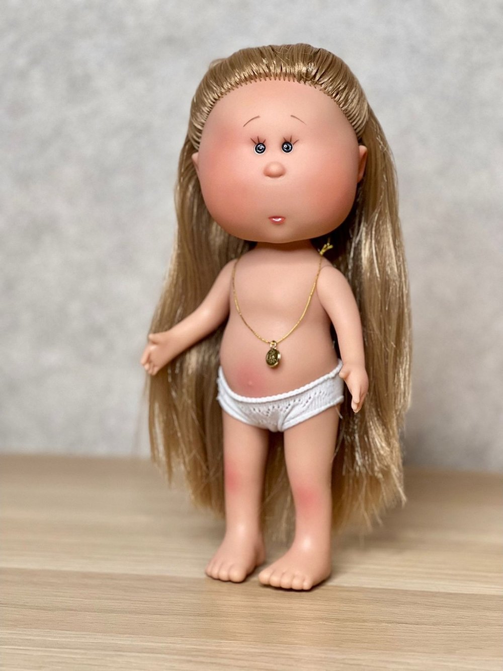 Кукла Nines виниловая 30см MIA CASE (3418)