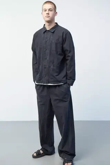 Брюки мужские из черного вареного хлопка