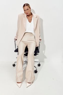 Брюки клеш из экокожи серо-бежевого цвета