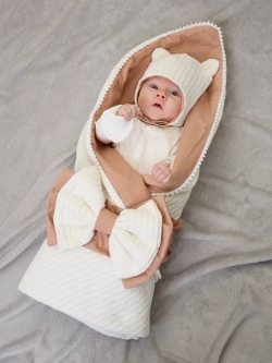 Конверт для новорожденного с чепчиком