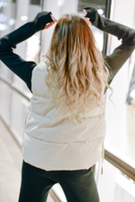 Жилетка короткая бежевая недорого