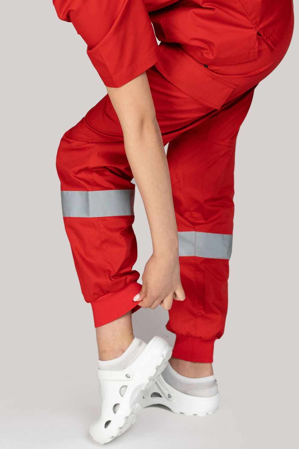 Брюки-джоггеры летние женские Скорая помощь MedicLine цв. КРАСНЫЙ