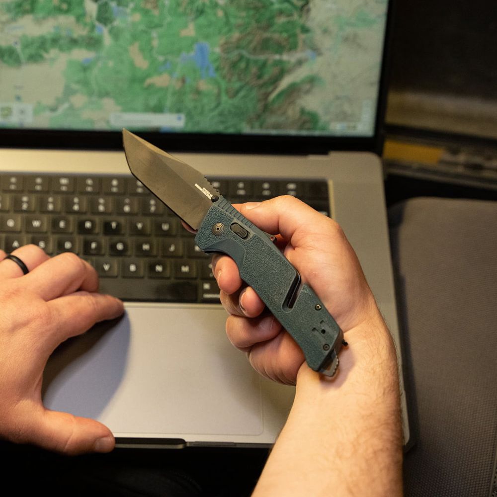 Нож SOG 11-12-09-41 Trident AT Uniform Blue