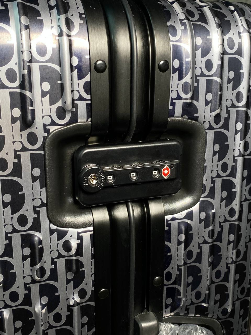 Чемодан Rimowa