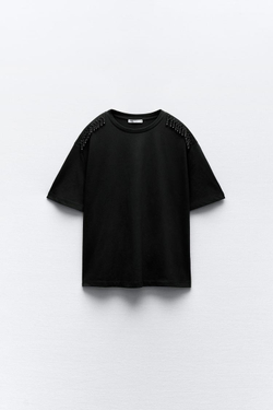 ZARA ФУТБОЛКА СО СТРАЗАМИ НА ПЛЕЧАХ, ЧЕРНЫЙ