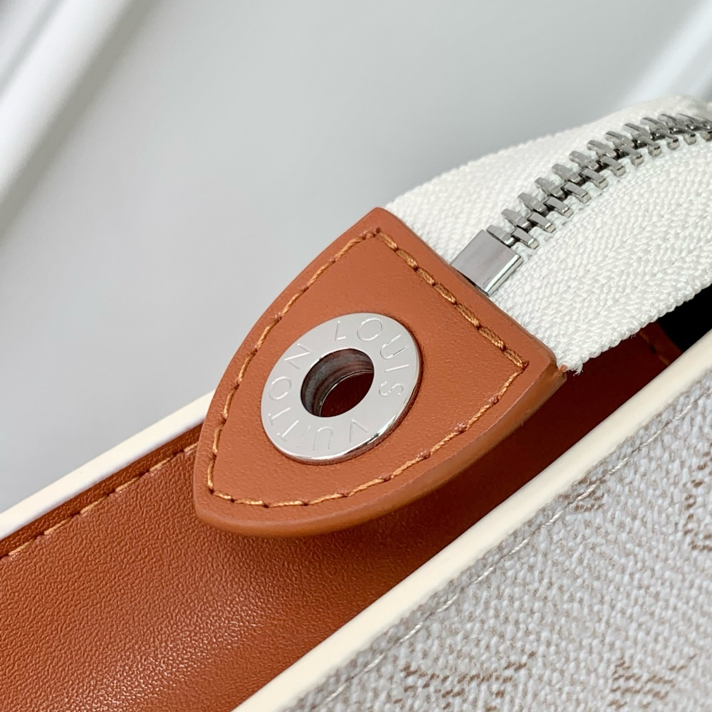 Louis Vuitton Pochette Voyage MM