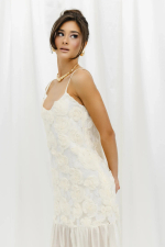 Платье из фактурной ткани с прозрачной юбкой макси кремовое