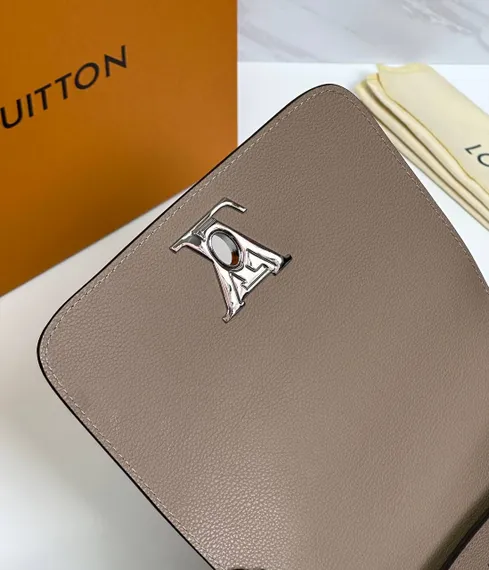 Рюкзак Louis Vuitton Lockme бежевый