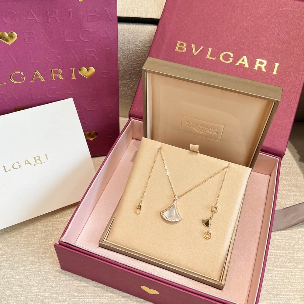 Bvlgari Divas' Dream Necklace
