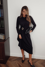 Платье в длине миди со сборкой и брошью